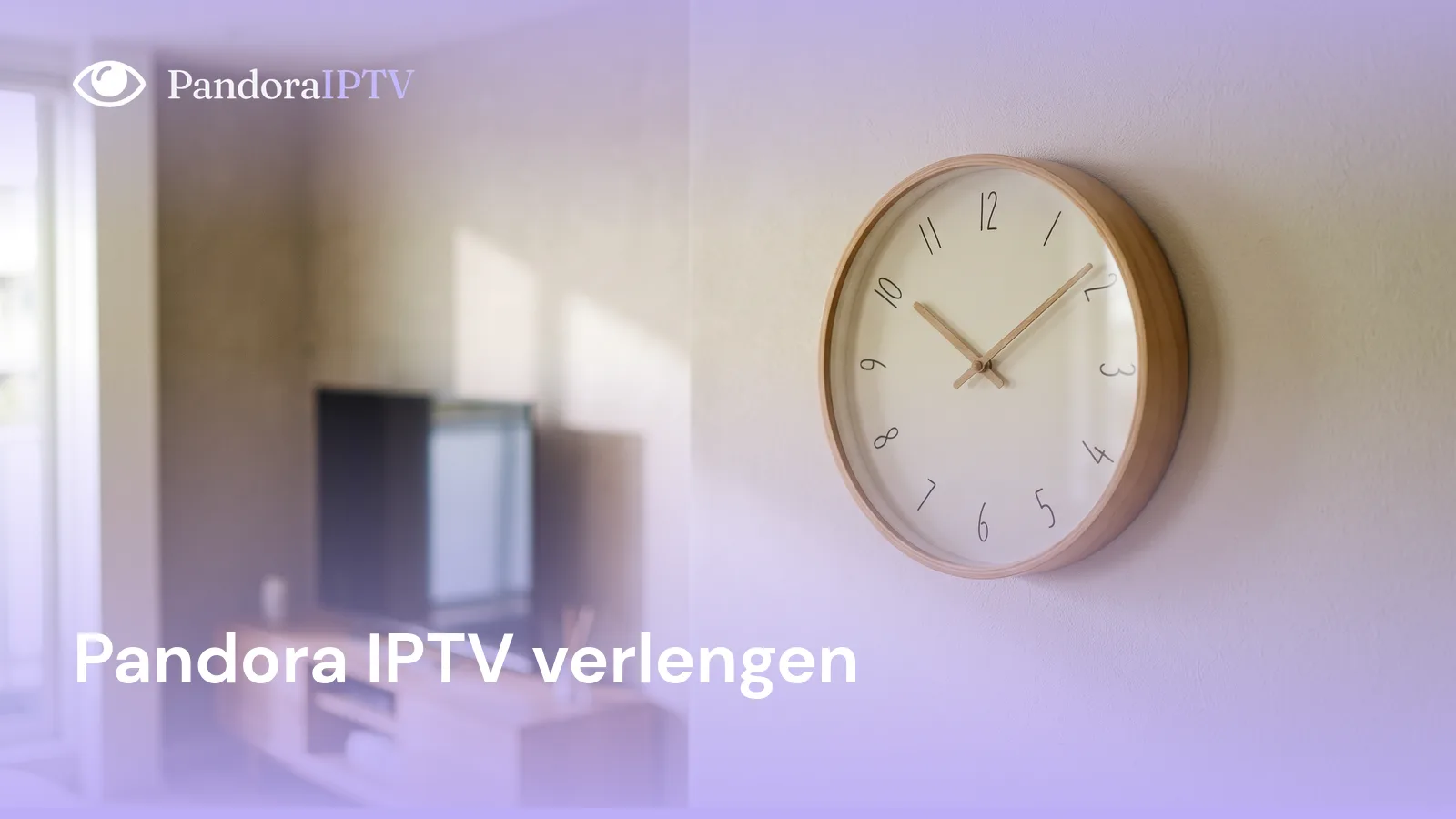 Ronde wandklok in een woonkamer, met het logo van Pandora IPTV en de titel Pandora IPTV verlengen